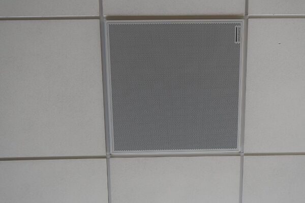 White 2¿ x 2¿ tile mounted in the ceiling to provide microphone coverage over student seating