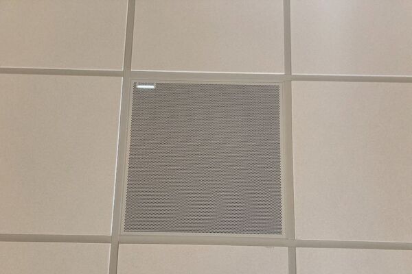 White 2¿ x 2¿ tile mounted in the ceiling to provide microphone coverage over student seating